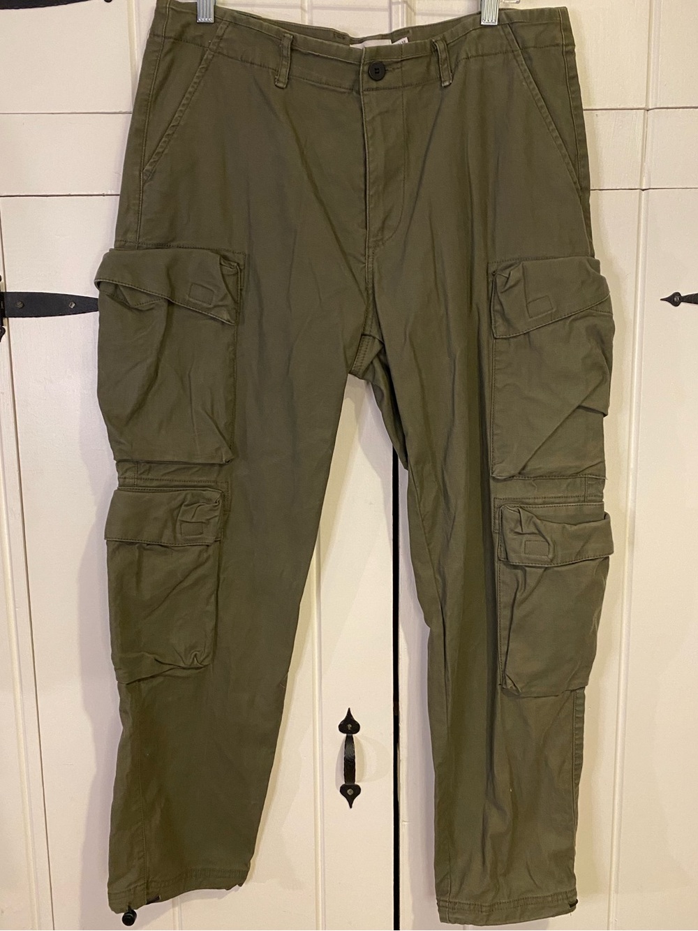 Topman multi-pocket cargo pants in olive green, W:34 L:32. Great condition.